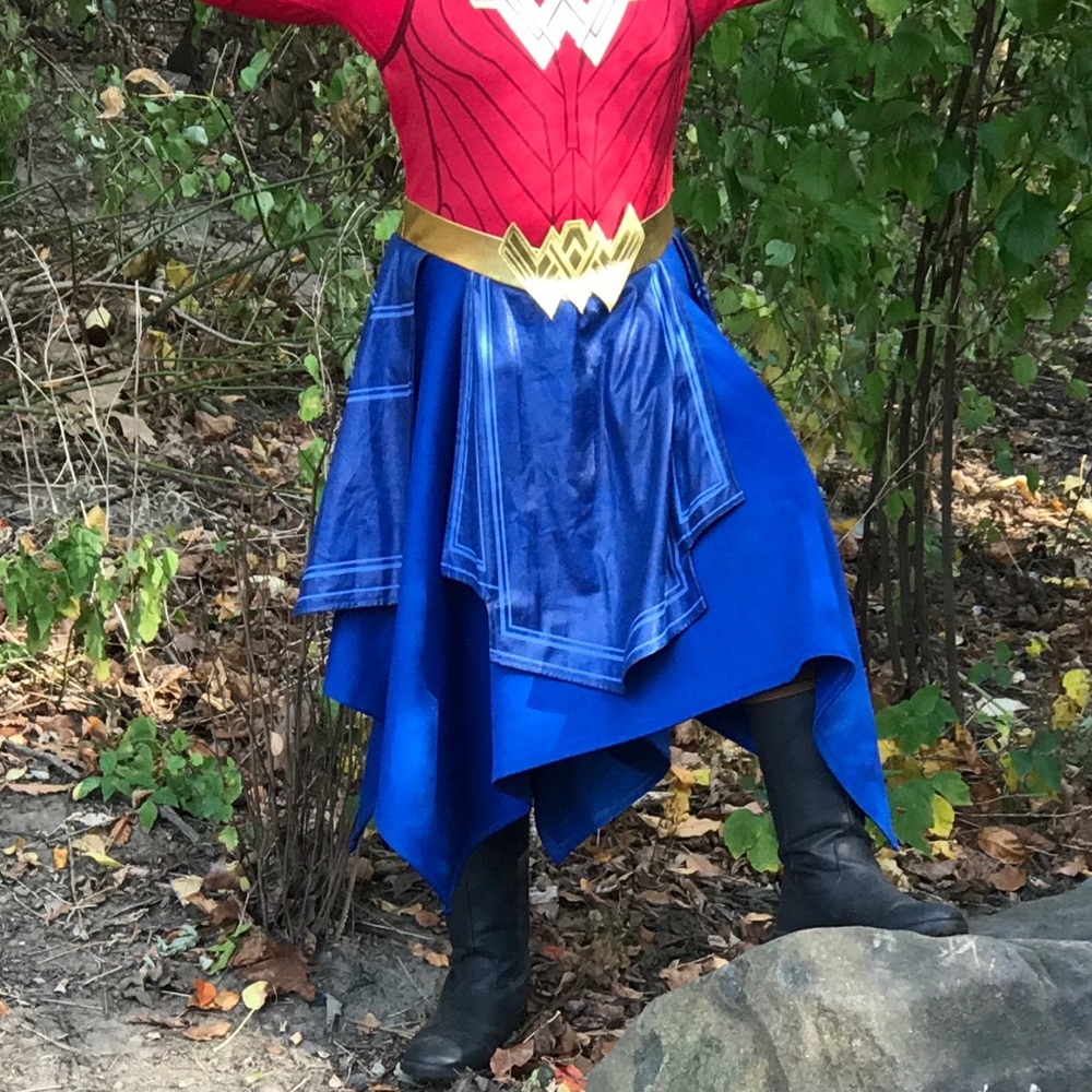 Girs Wonder Woman costume (size 14/xl) - Picture 7 of 7